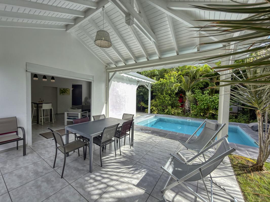 3.Location Villa piscine Saint François Guadeloupe_Terrasse et Piscine